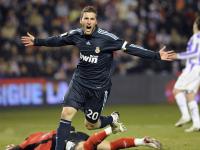 FB体育下载-太阳鏖战老鹰，詹姆斯在欧冠决赛接管比赛