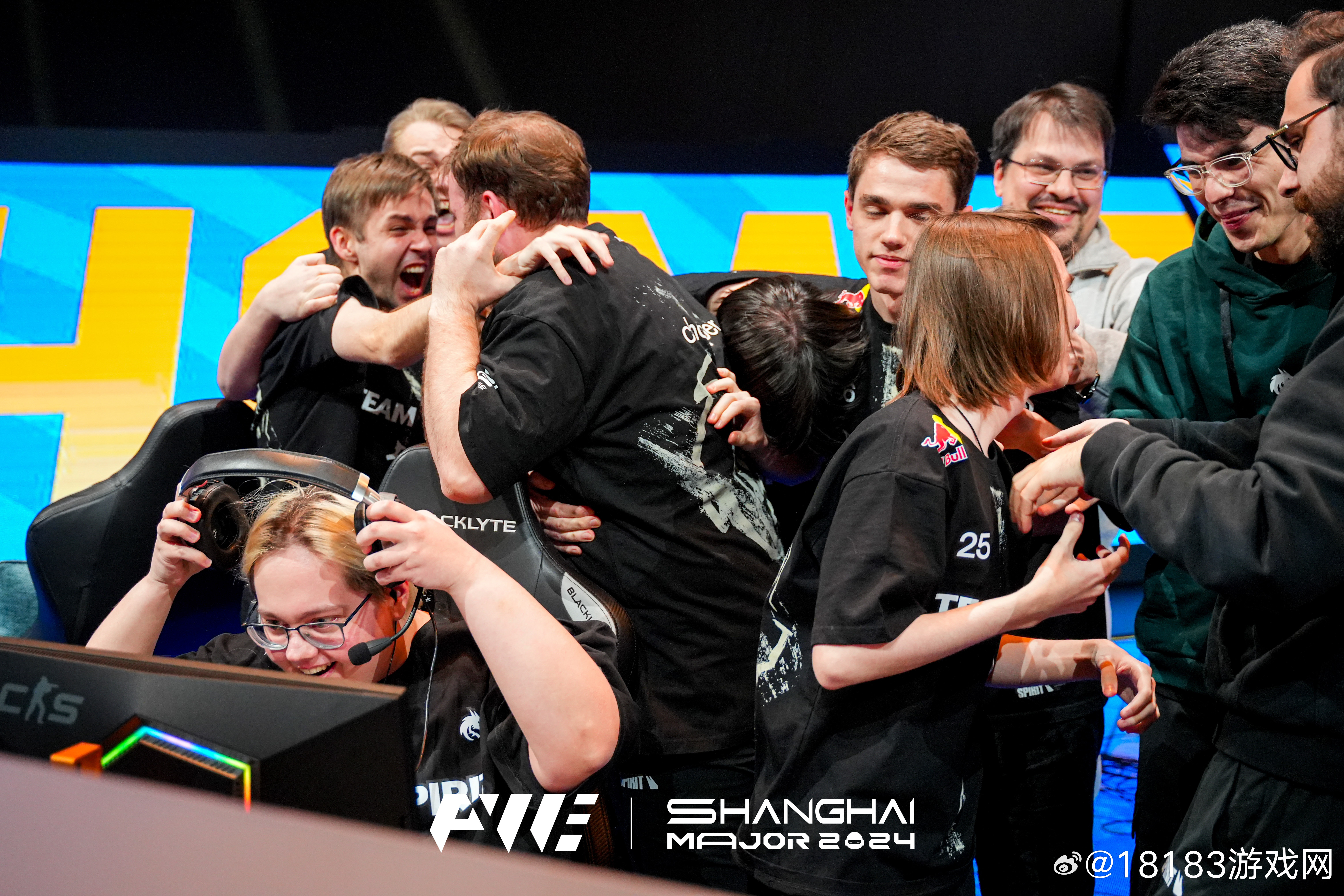 包含EG碾压WBG，Peanut关键团战开团秒人激烈交锋小组赛，成为赛场最大亮点的词条