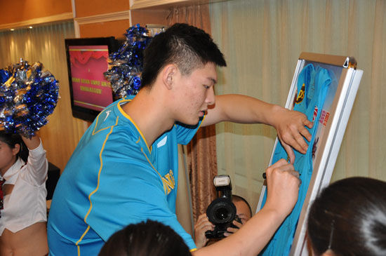 球迷聚焦福建队,期待新一轮胜利的简单介绍 球迷聚焦福建队,期待新一轮胜利的简单介绍