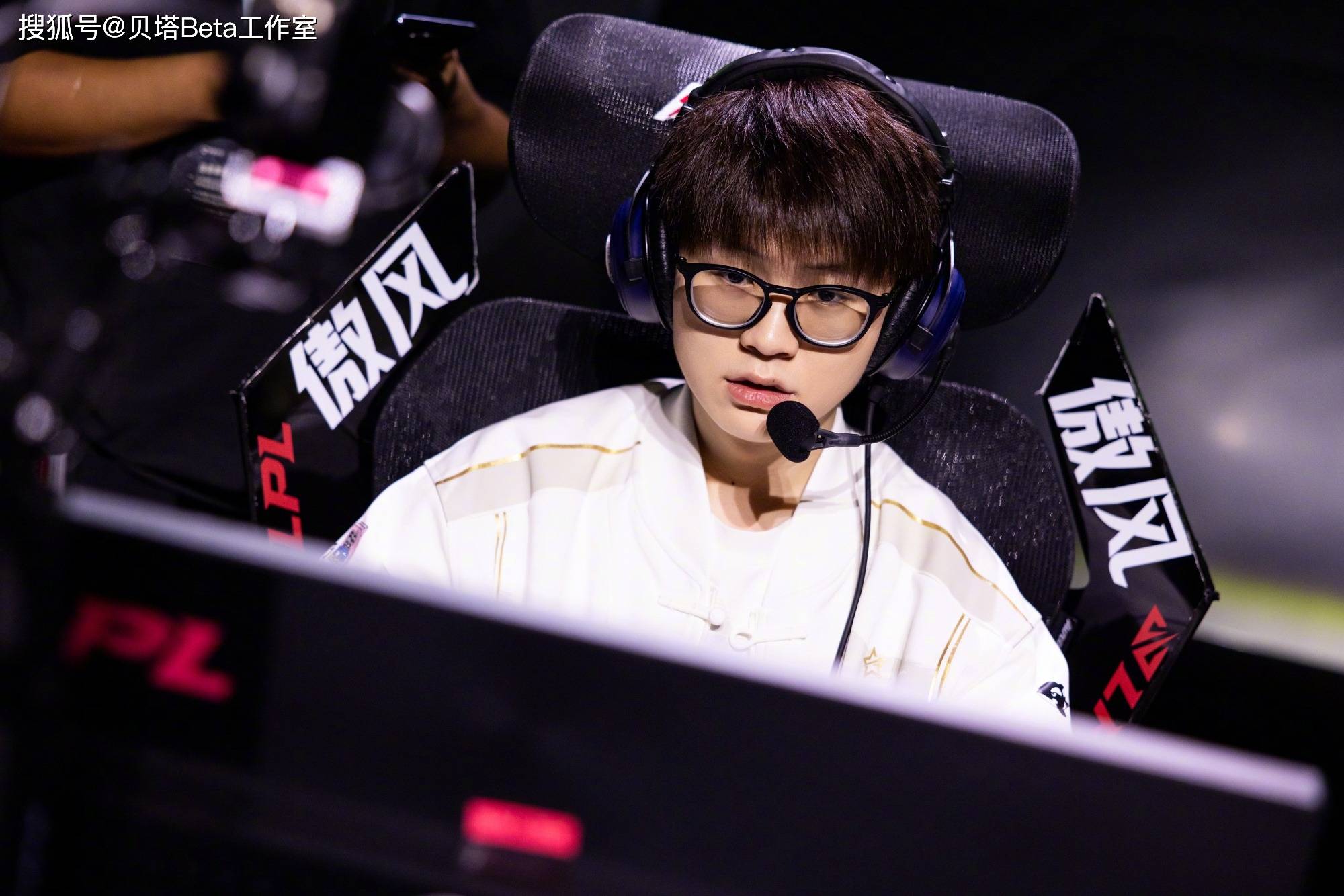 包含V5碾压IG，Meiko单局斩获MVP峡谷大战成都决赛之夜，强势挺进下一轮的词条